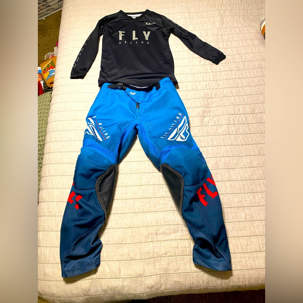 Youth Fly Racing gear. Good condition. Top is size YM. Pants are size youth 24”